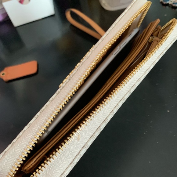 LAST ONE‼️Michael Kors NEW expandablewallet/clutch - Picture 7 of 9